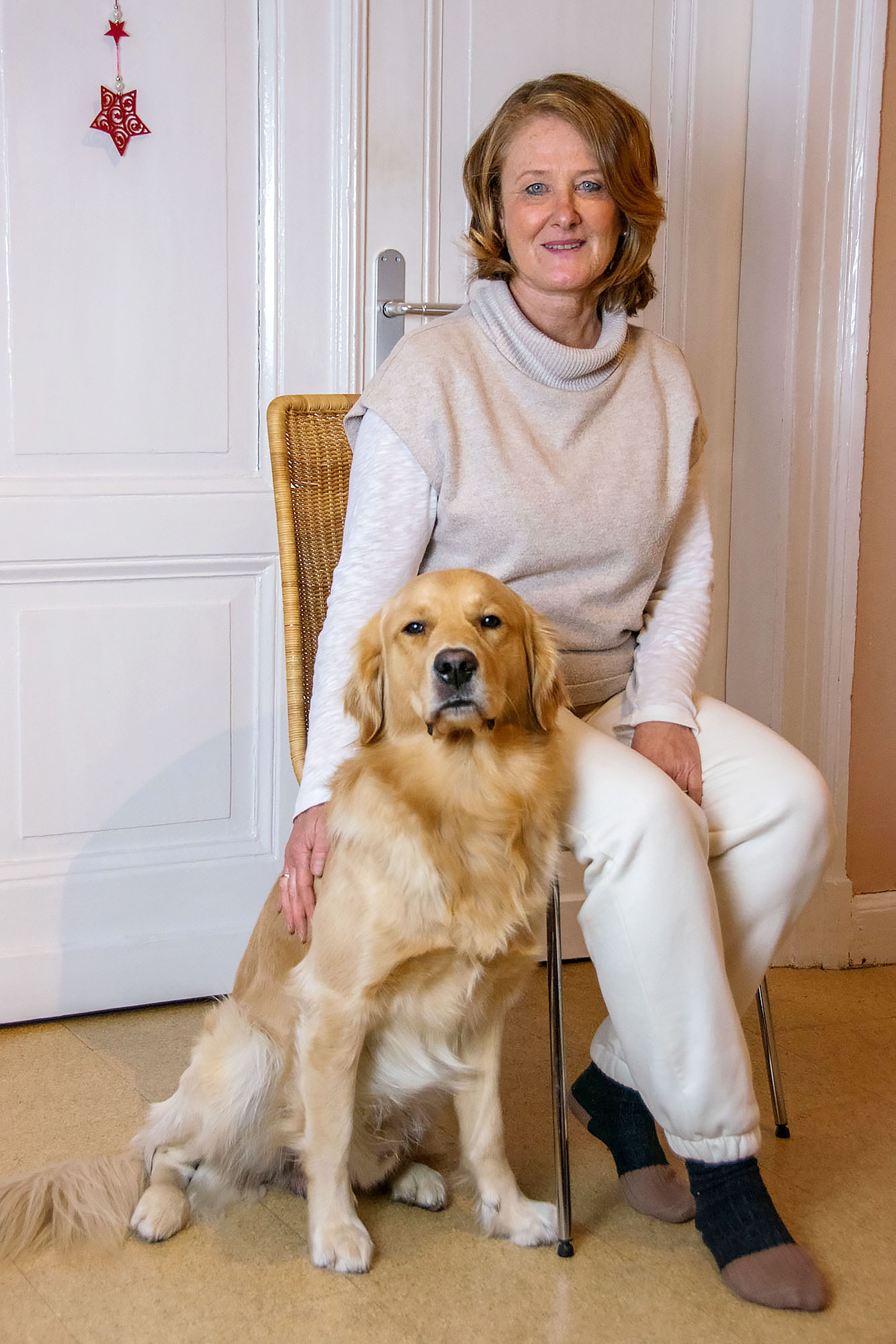 Heilpraktikerin Christina Schwoerer-Böhning in Sprockhövel mit Therapiehund Milan
